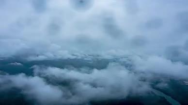 4k航拍雨天山间云雾延时视频的预览图